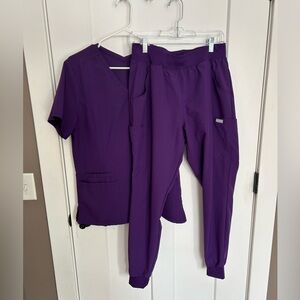 Like new maven Scrub set